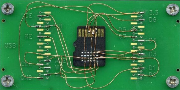 Datenrettung mit Chip-Off. Zur Rettung wird oft ein neuer Circuit gelegt, um den Chip Inhalt auszulesen.